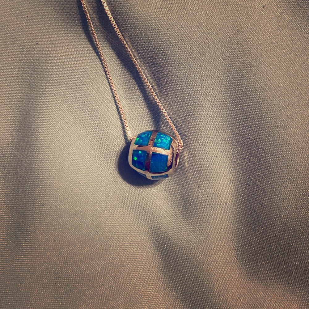 Round aqua pendant necklace